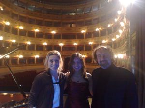 Gravando o video de "I will remember you" no Teatro Sociale com o maestro Stefano Gueresi e a atriz Anna Bianchi