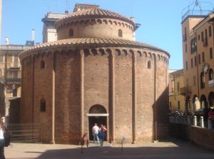 Rotonda di San Lorenzo na Piazza Erbe